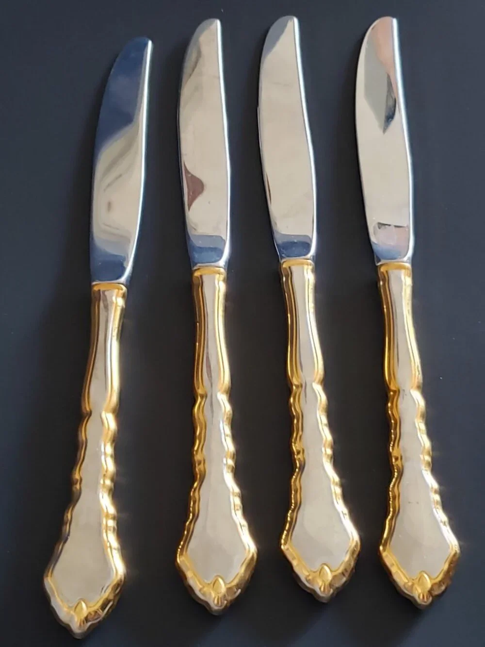 4pc Oneida GOLDEN ROYAL CHIPPENDALE Community Stainless Flatware Dinner Knife 9